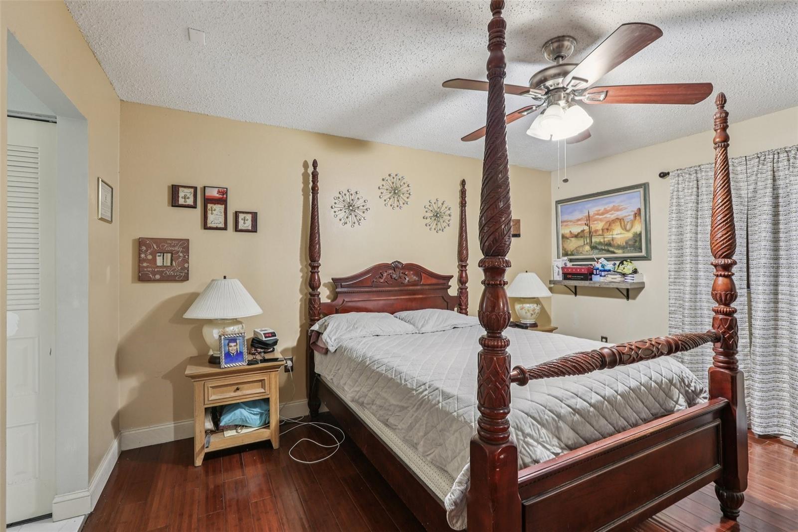 OAK VIEW MANOR - Residential