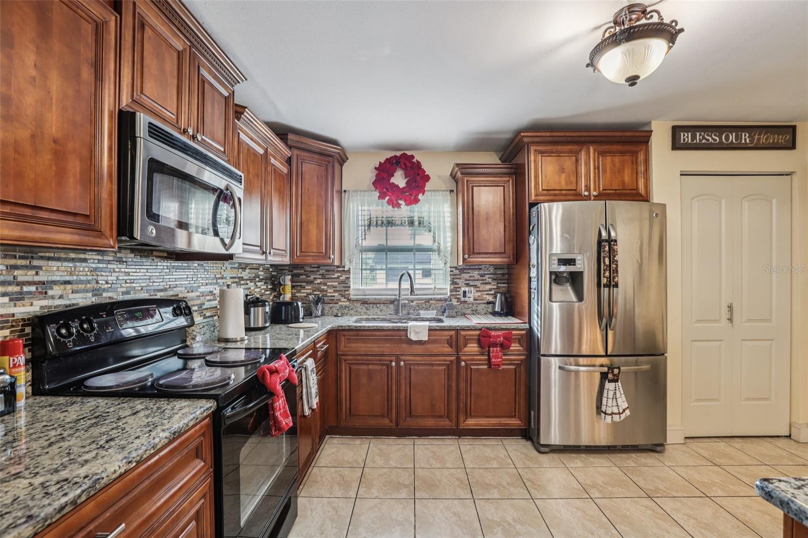 OAK VIEW MANOR - Residential