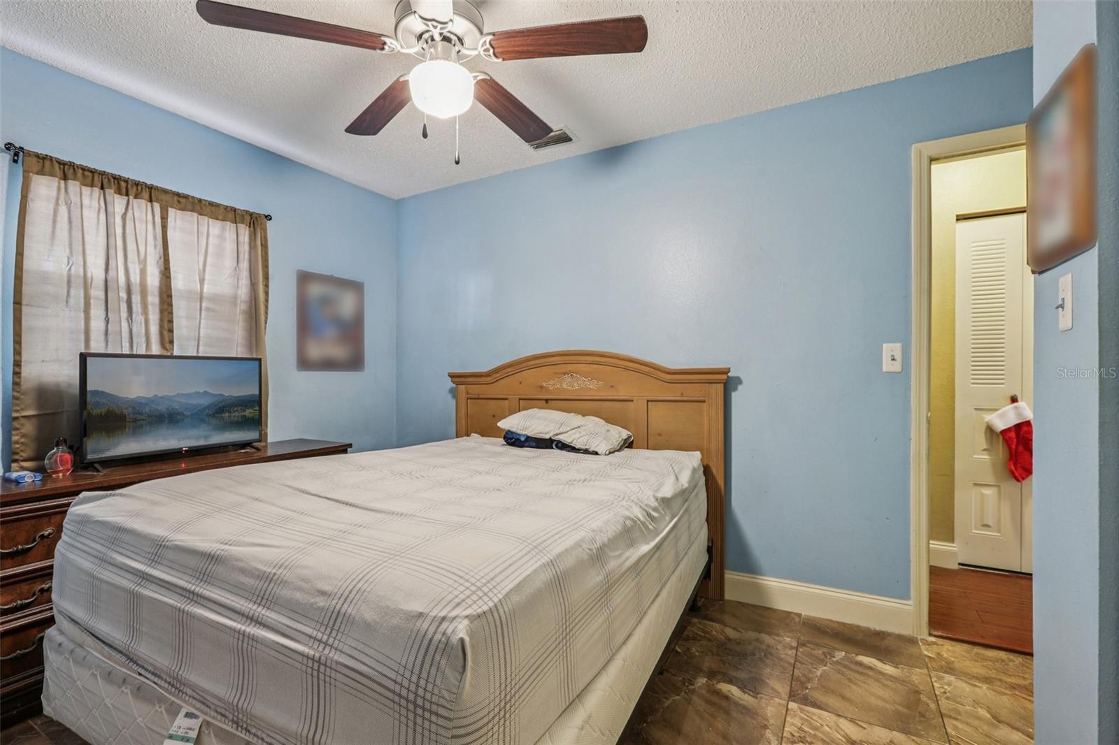 OAK VIEW MANOR - Residential