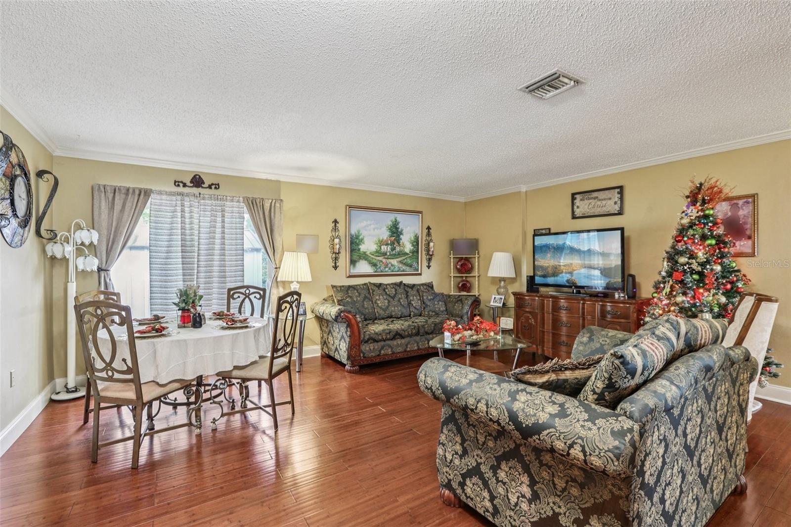 OAK VIEW MANOR - Residential