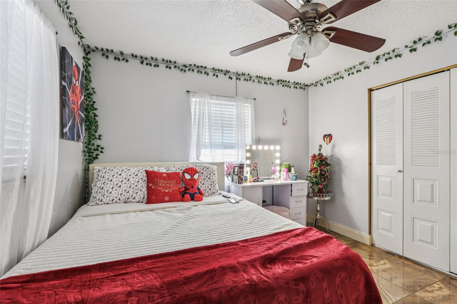 OAK VIEW MANOR - Residential