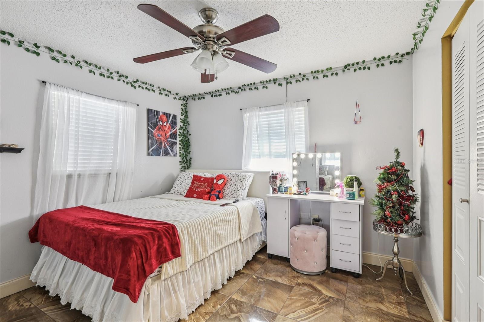 OAK VIEW MANOR - Residential