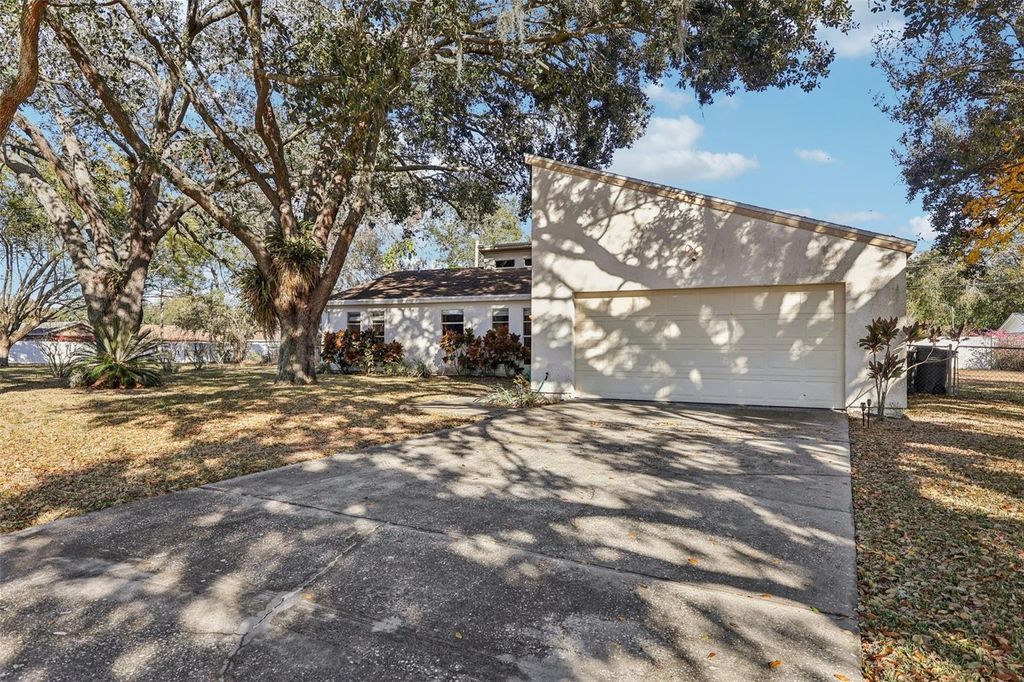 Photo of 1902 Indian Trails Court, Lakeland, FL 33813 (MLS # L4958956)