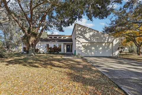 Photo of 1902 Indian Trails Court, Lakeland, FL 33813 (MLS # L4958956)