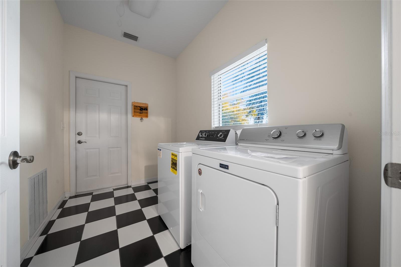 FARM ACREAGE - NO SUBDIVISION - Residential