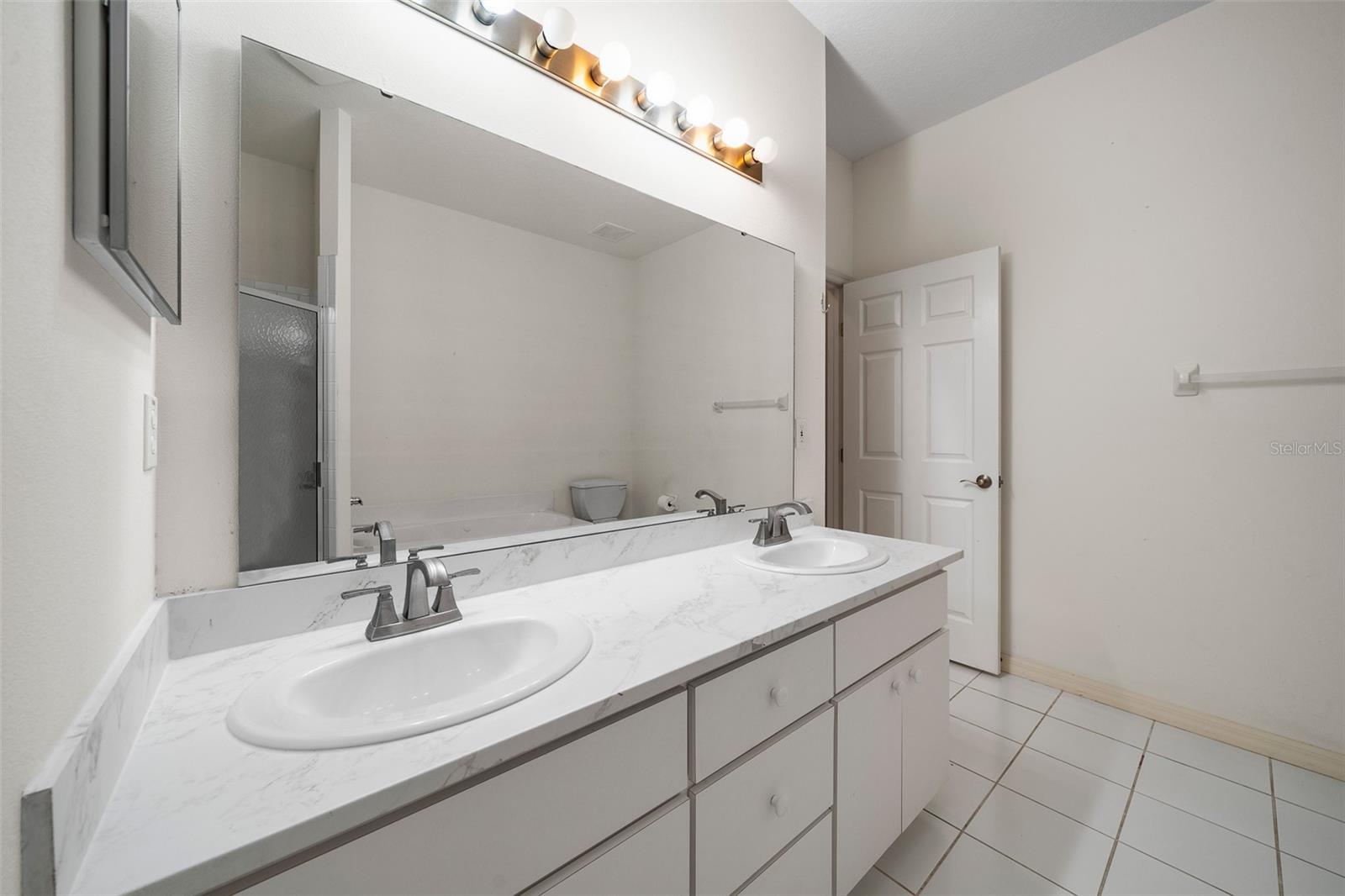 FARM ACREAGE - NO SUBDIVISION - Residential