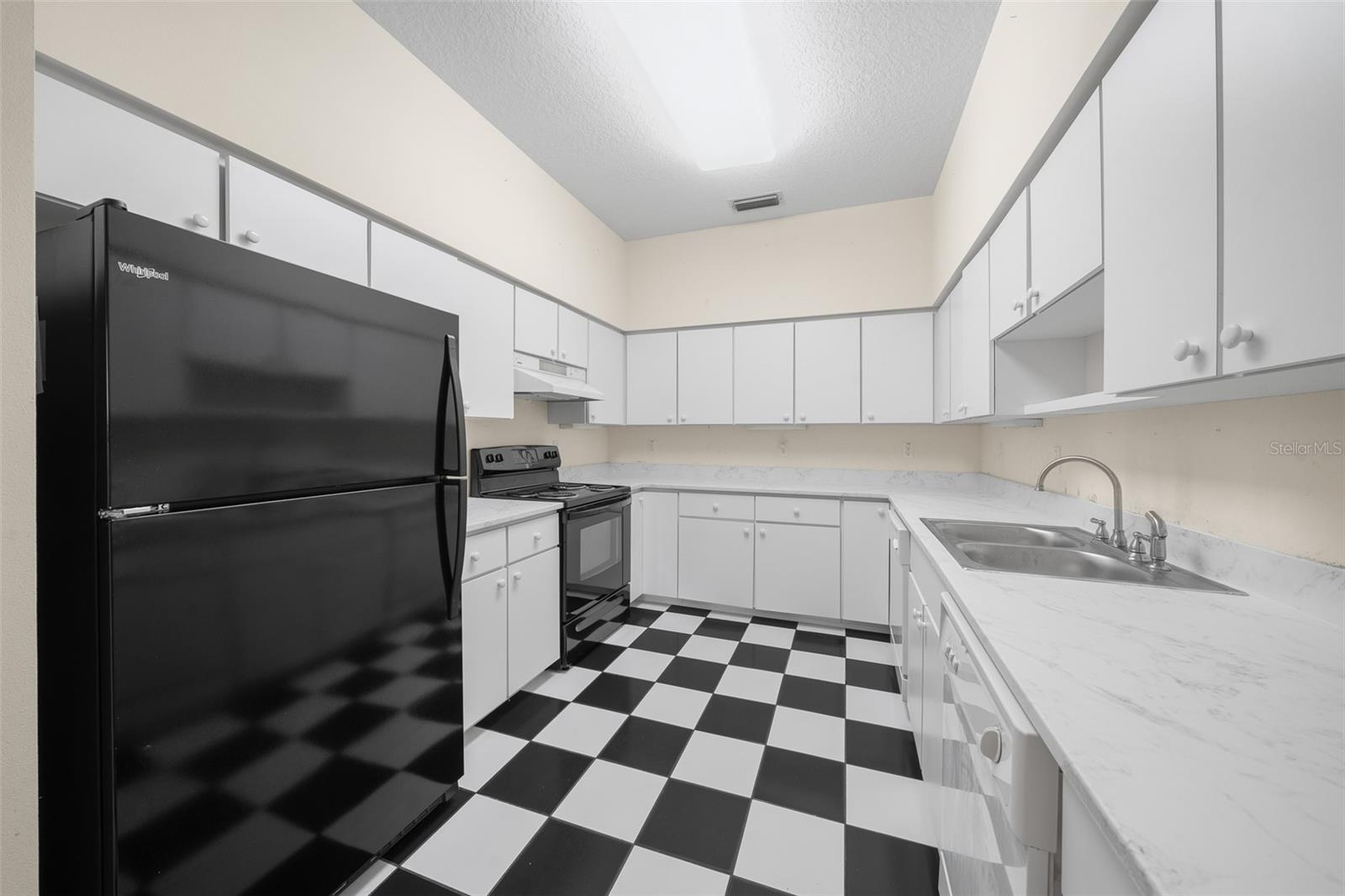 FARM ACREAGE - NO SUBDIVISION - Residential