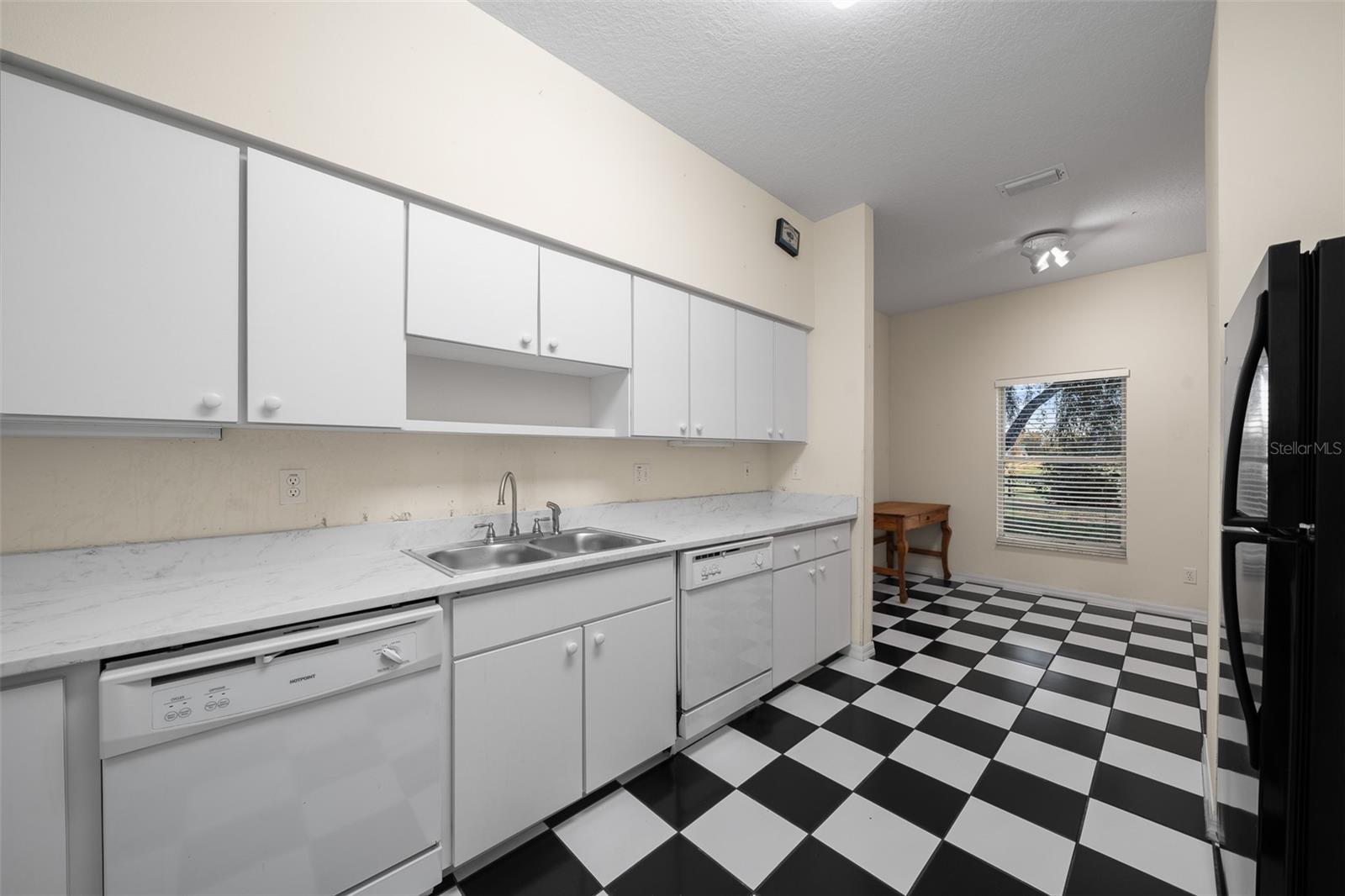 FARM ACREAGE - NO SUBDIVISION - Residential