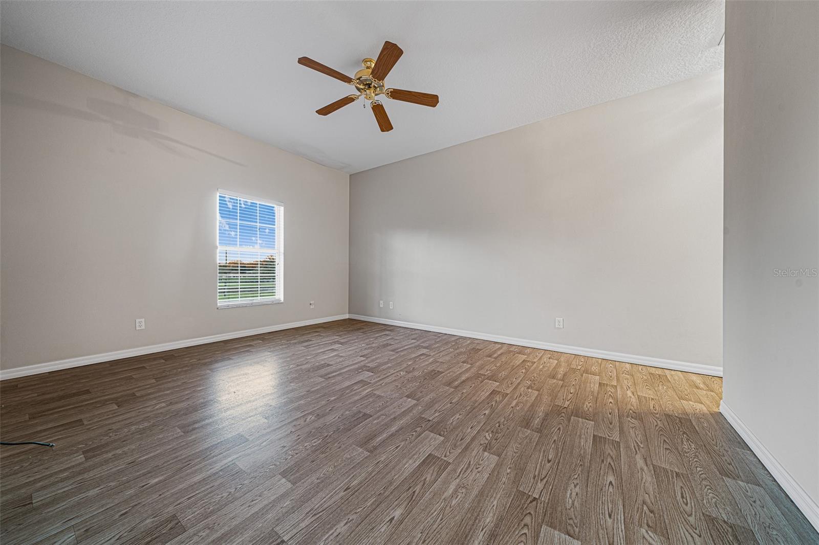 FARM ACREAGE - NO SUBDIVISION - Residential