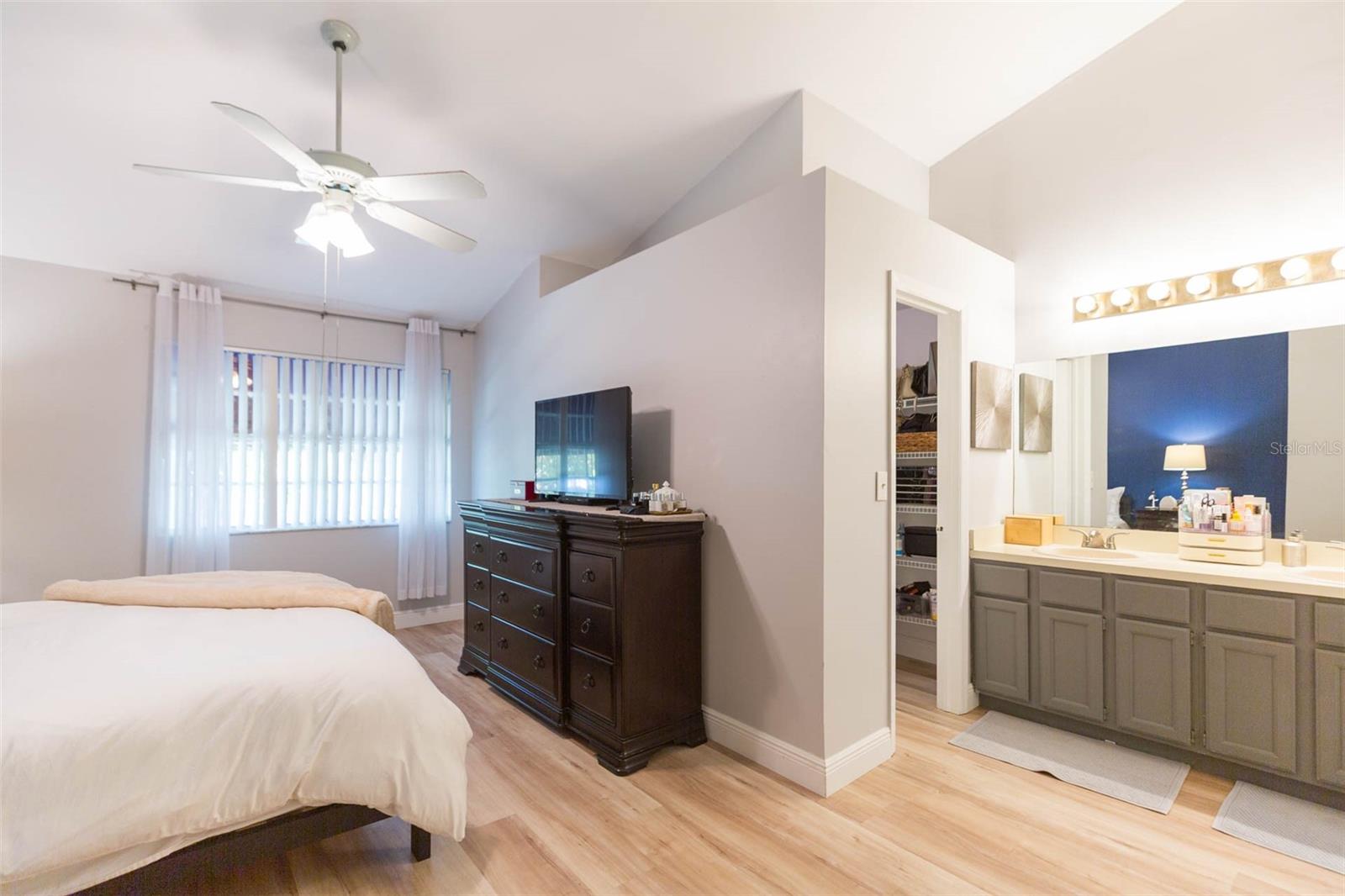 CARROLLWOOD VILLAGE PH III - Residential Lease