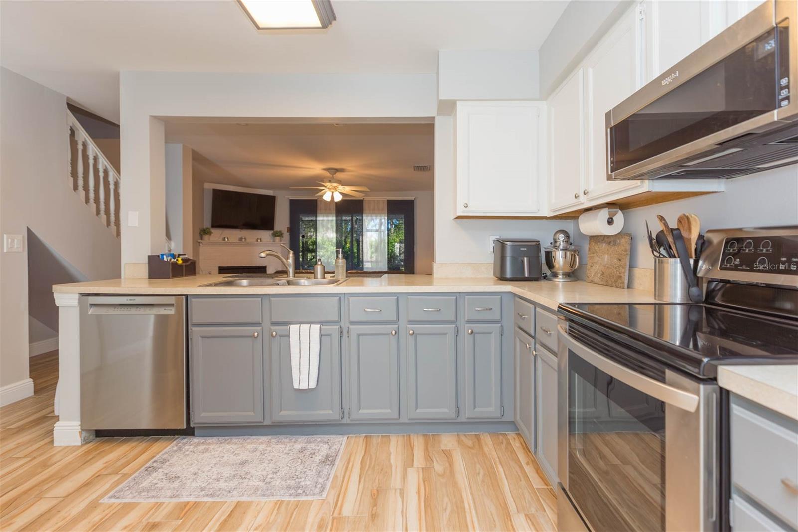 CARROLLWOOD VILLAGE PH III - Residential Lease