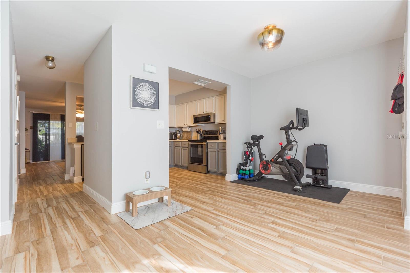 CARROLLWOOD VILLAGE PH III - Residential Lease