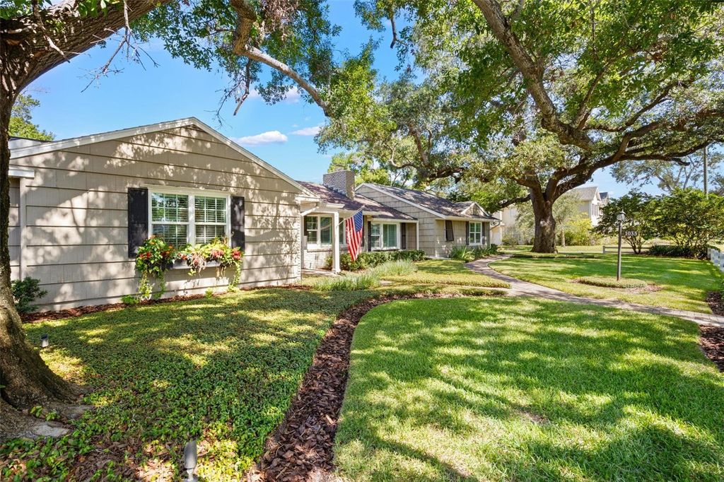 Photo of 1035 S Sterling Avenue, Tampa, FL 33629 (MLS # TB8522395)