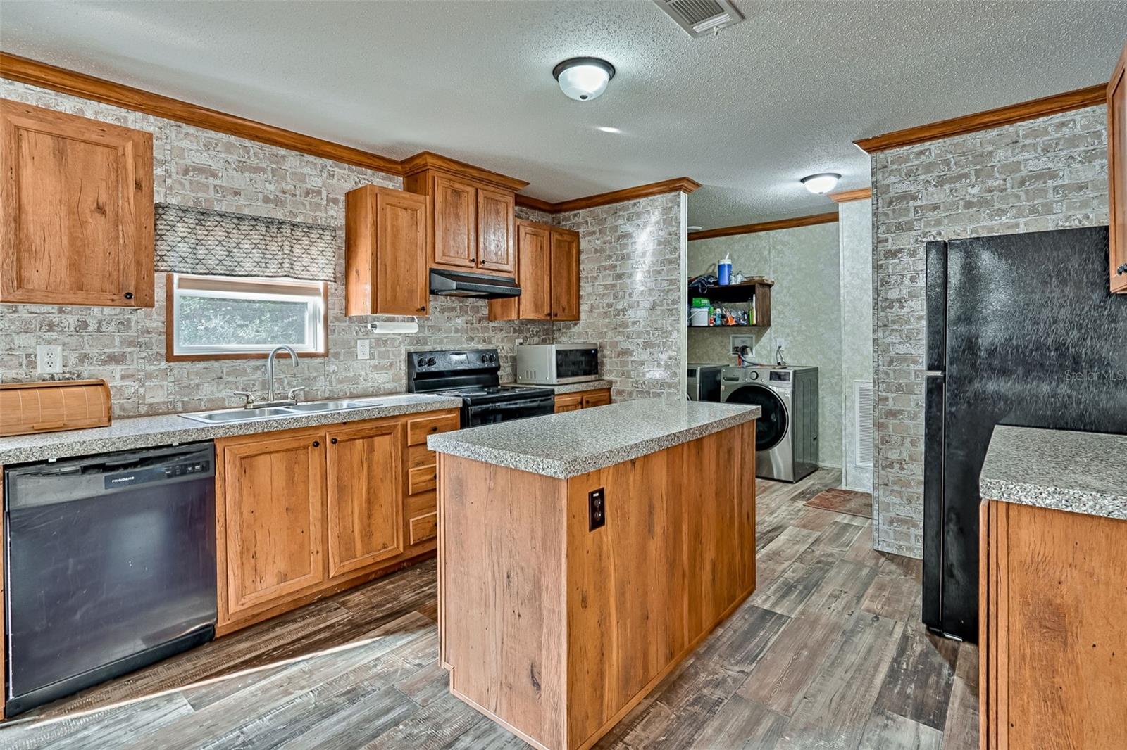 MELROSE LANDING - Residential