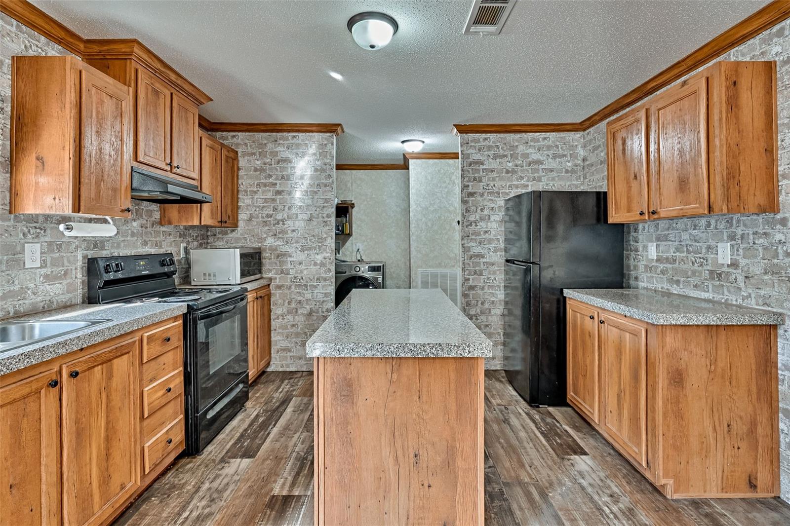 MELROSE LANDING - Residential