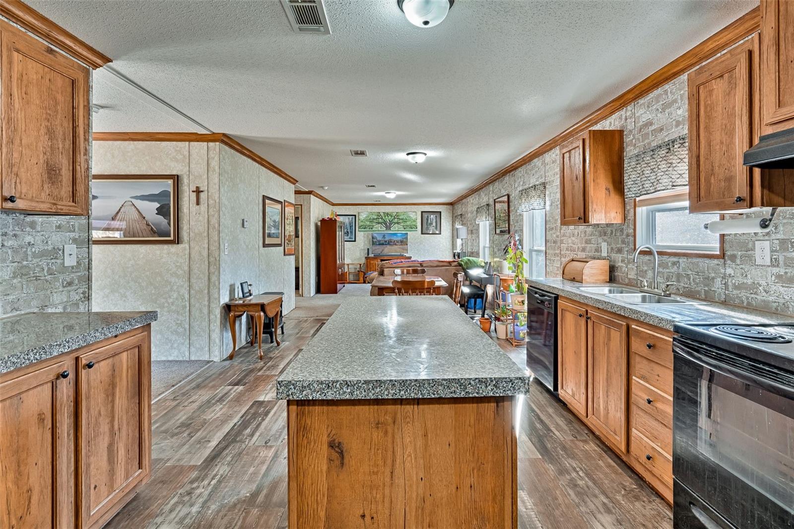 MELROSE LANDING - Residential