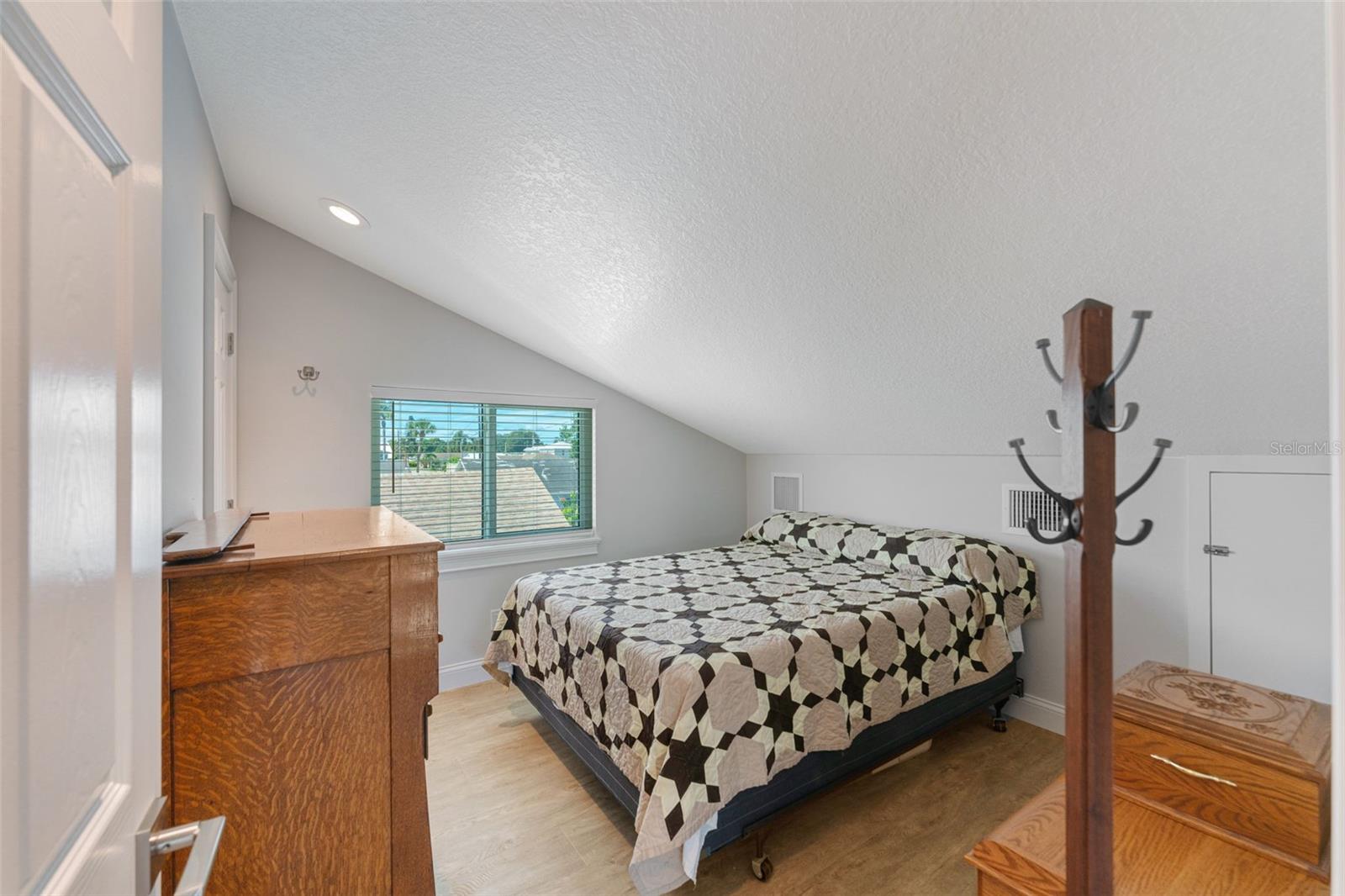 HOMECROFT - Residential