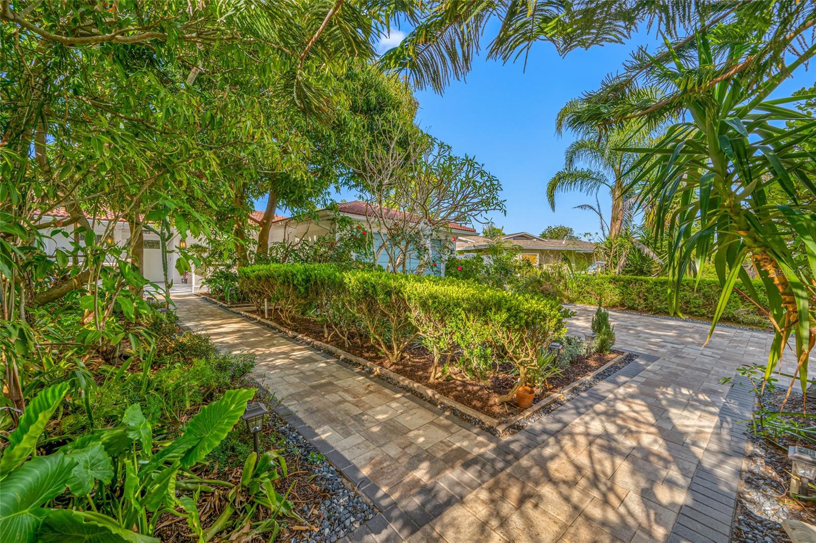 SUNSET LAKE MANOR - Residential