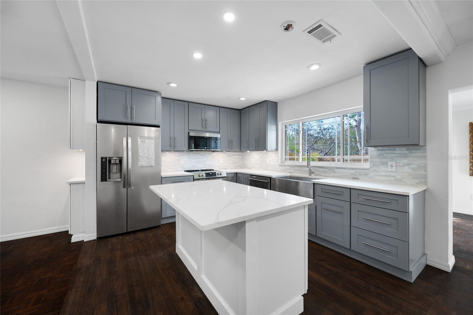 SUNSET LAKE MANOR - Residential