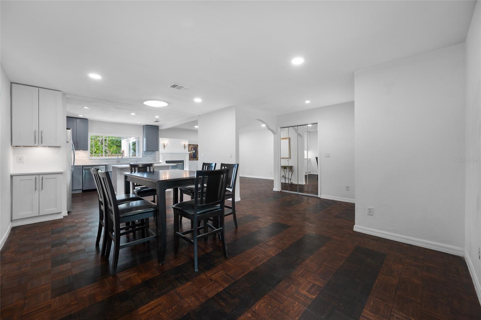 SUNSET LAKE MANOR - Residential