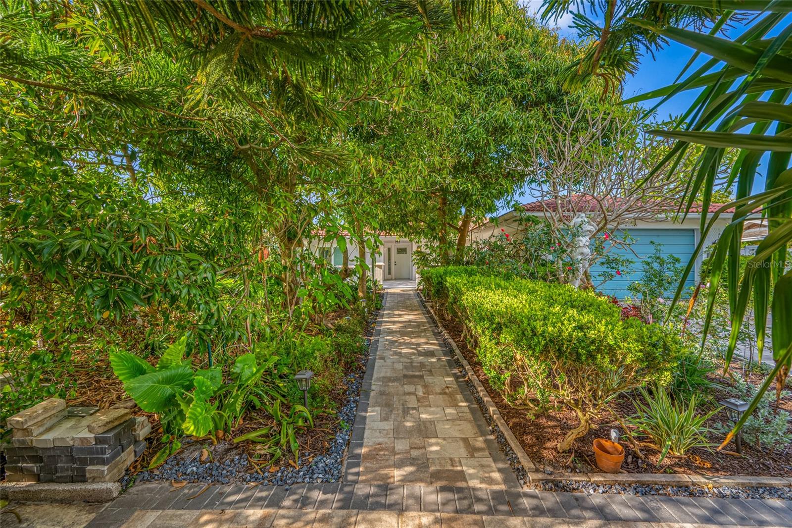 SUNSET LAKE MANOR - Residential