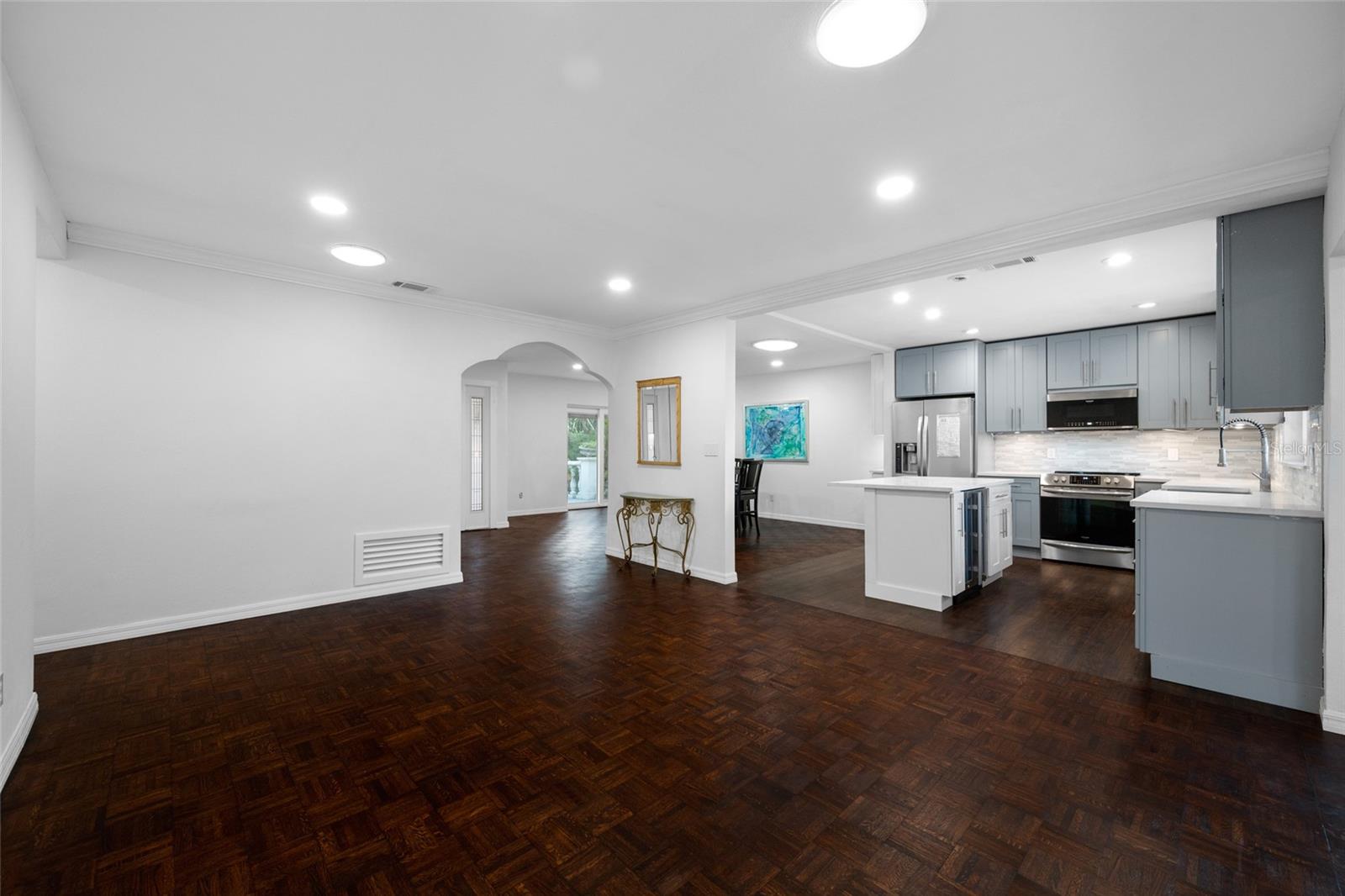 SUNSET LAKE MANOR - Residential