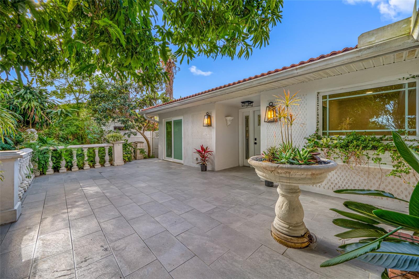 SUNSET LAKE MANOR - Residential