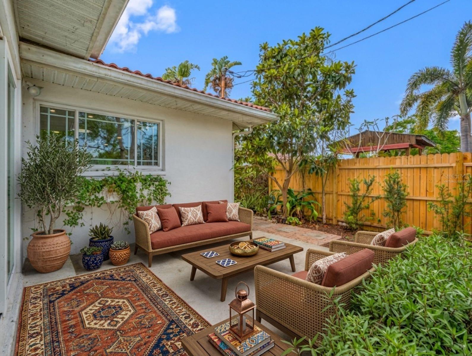 SUNSET LAKE MANOR - Residential