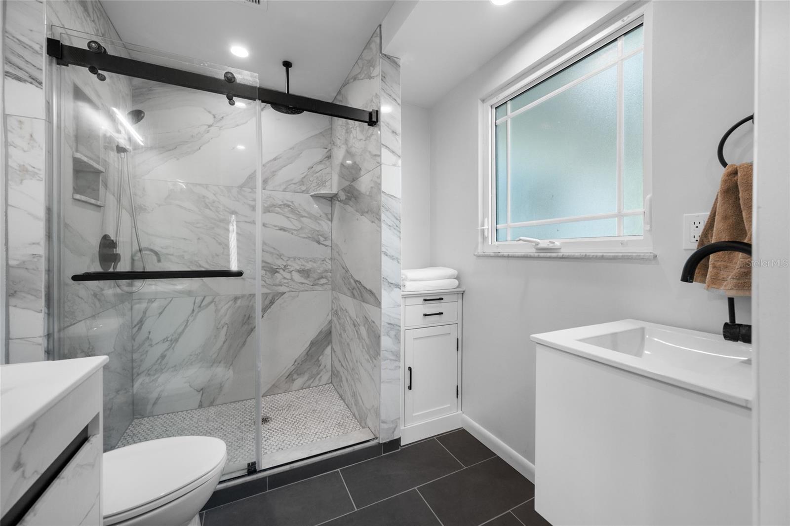 SUNSET LAKE MANOR - Residential