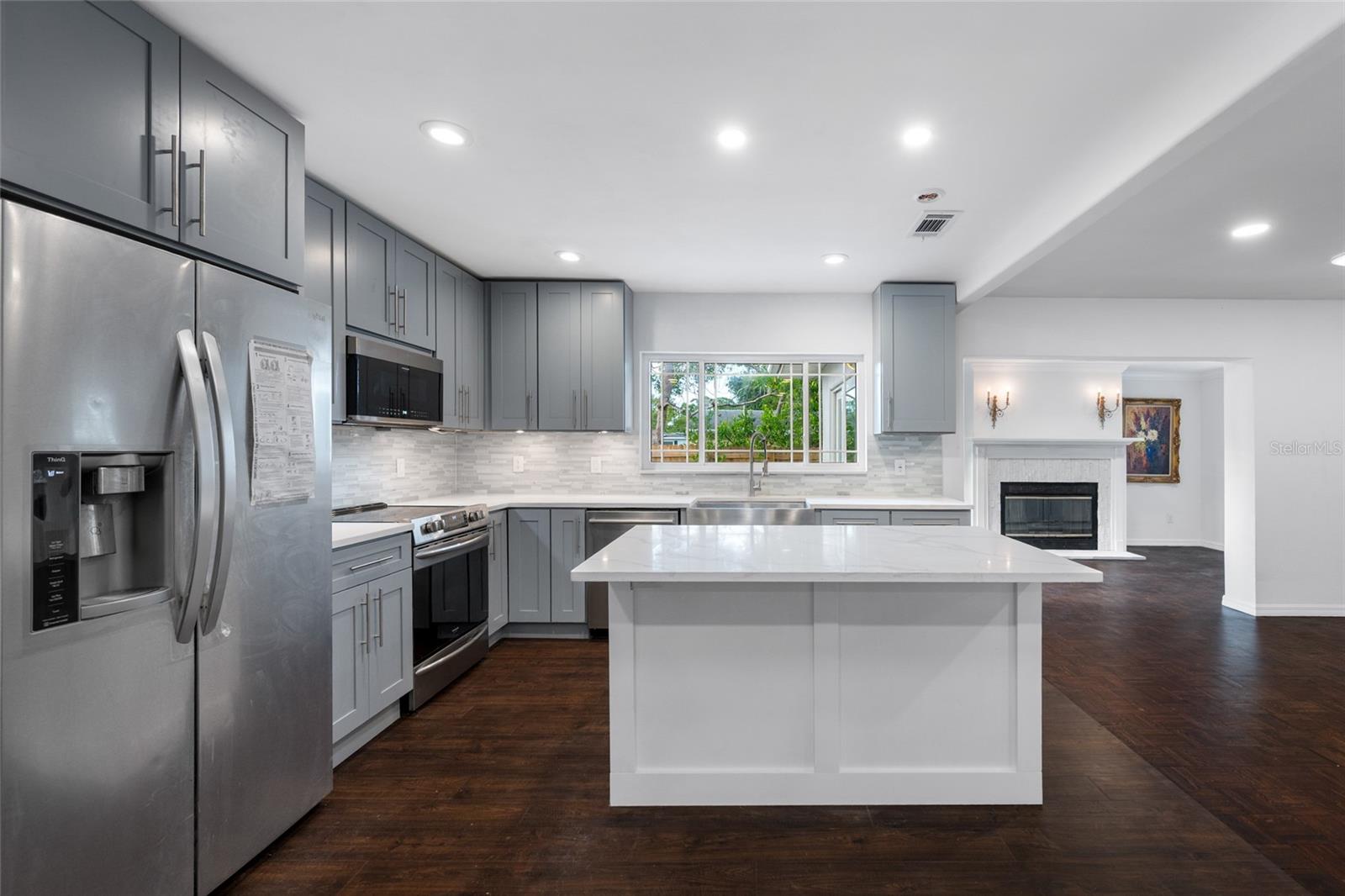 SUNSET LAKE MANOR - Residential