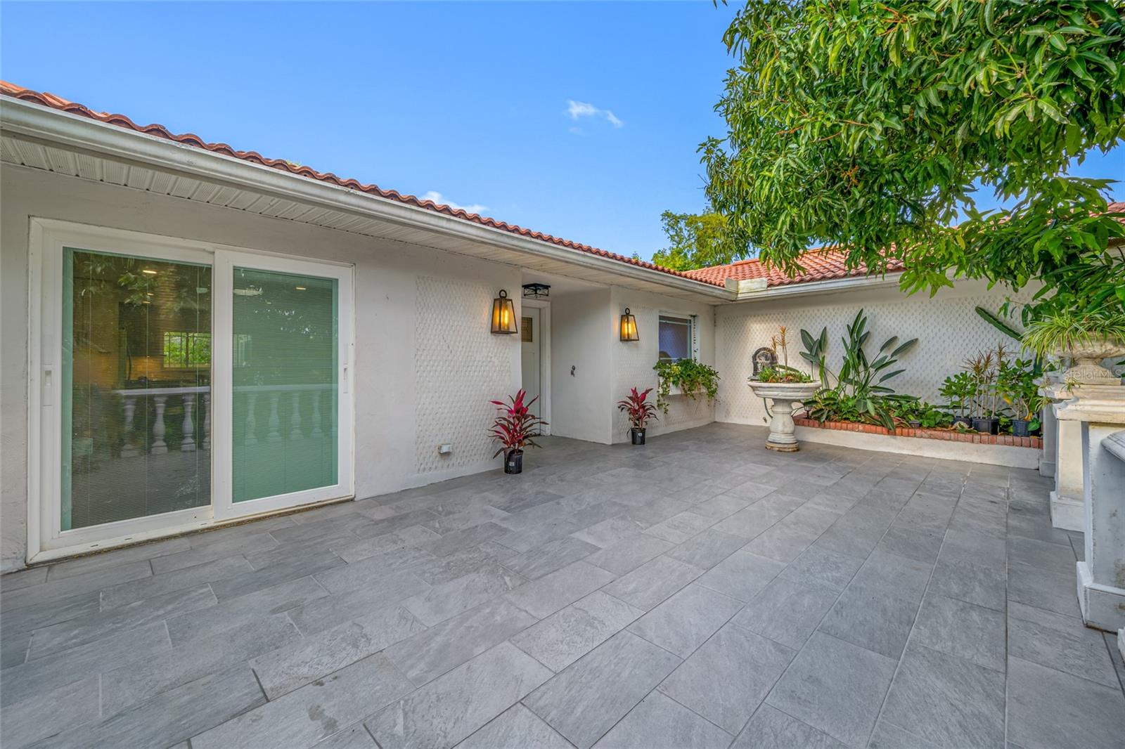 SUNSET LAKE MANOR - Residential