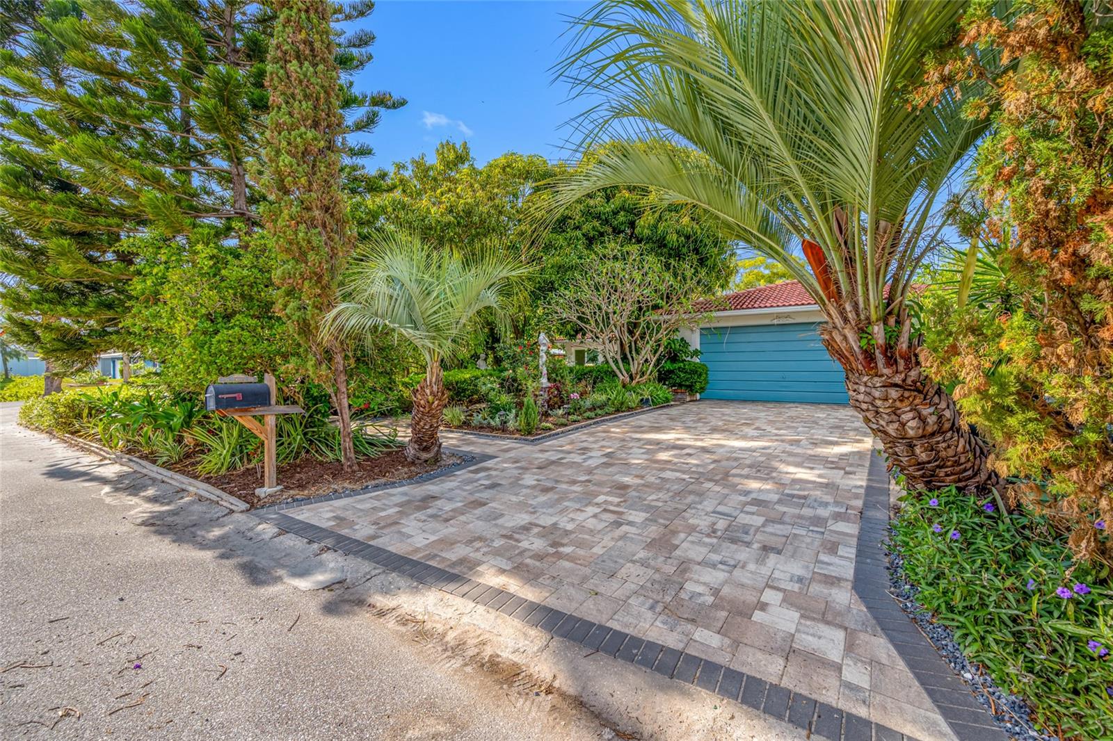 SUNSET LAKE MANOR - Residential