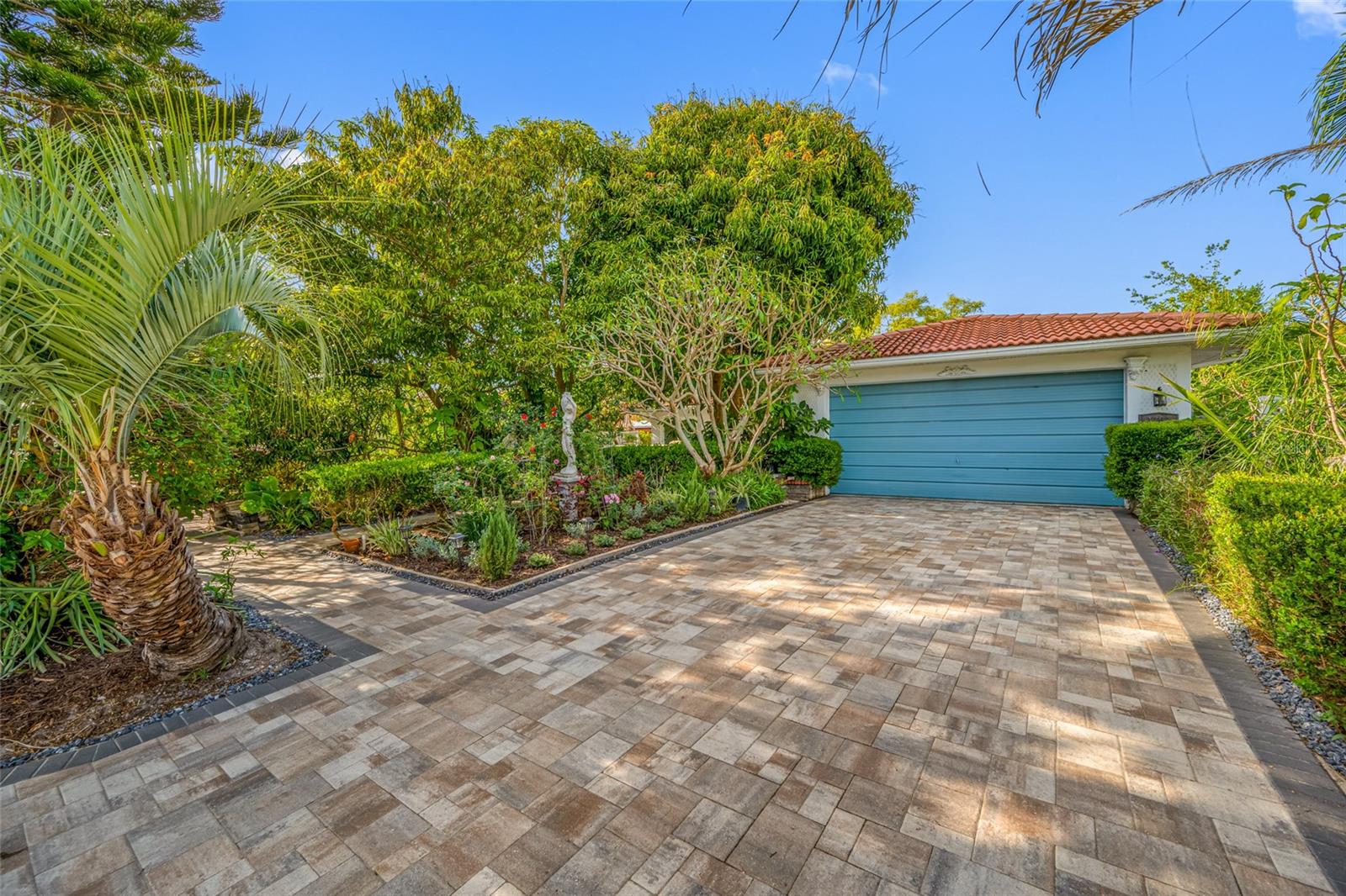 SUNSET LAKE MANOR - Residential