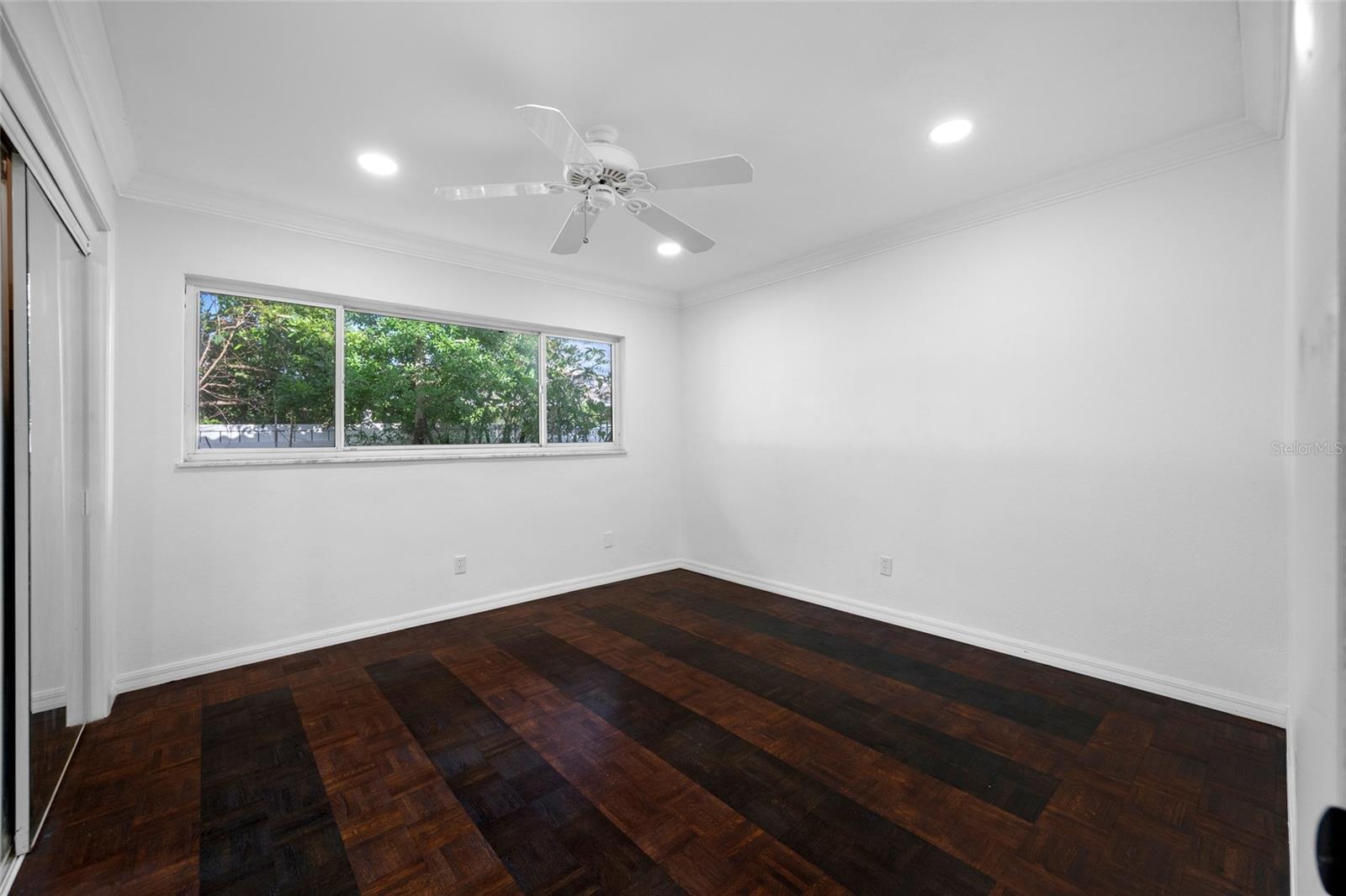 SUNSET LAKE MANOR - Residential