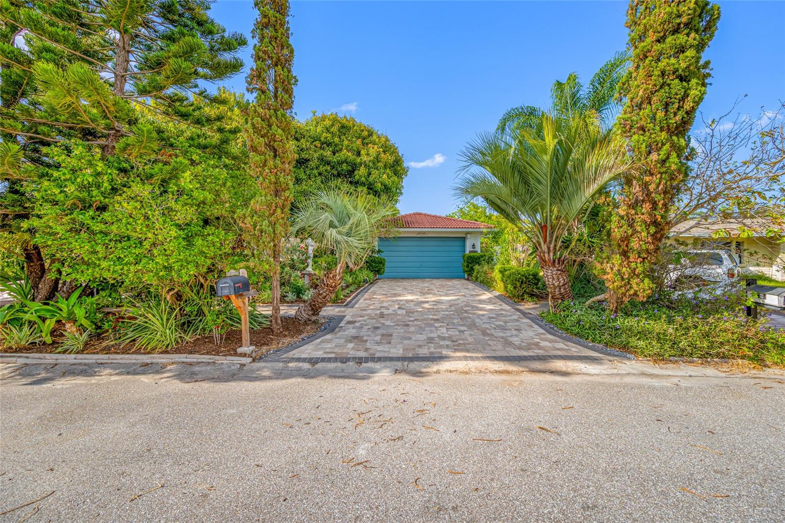 SUNSET LAKE MANOR - Residential