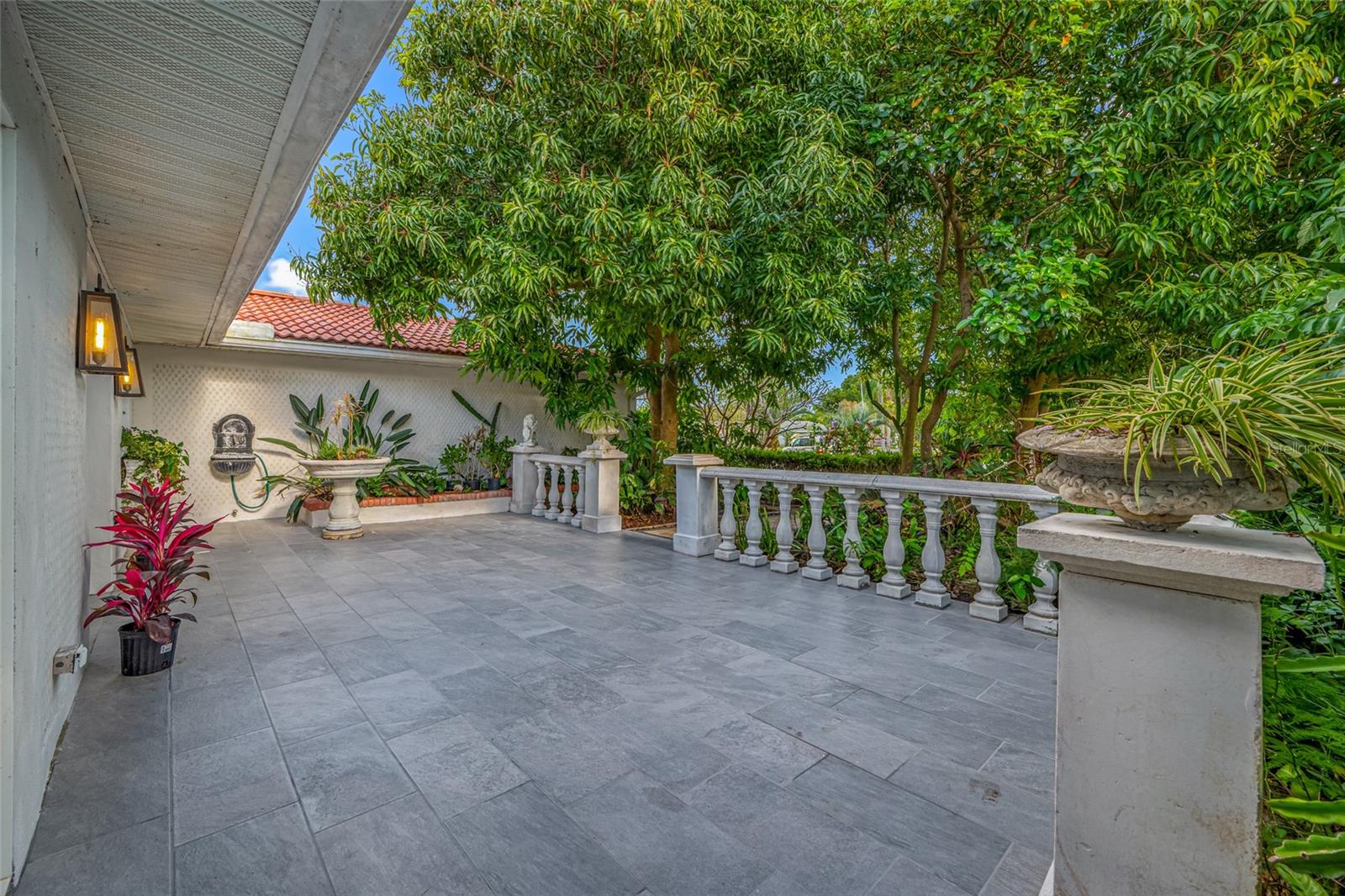 SUNSET LAKE MANOR - Residential