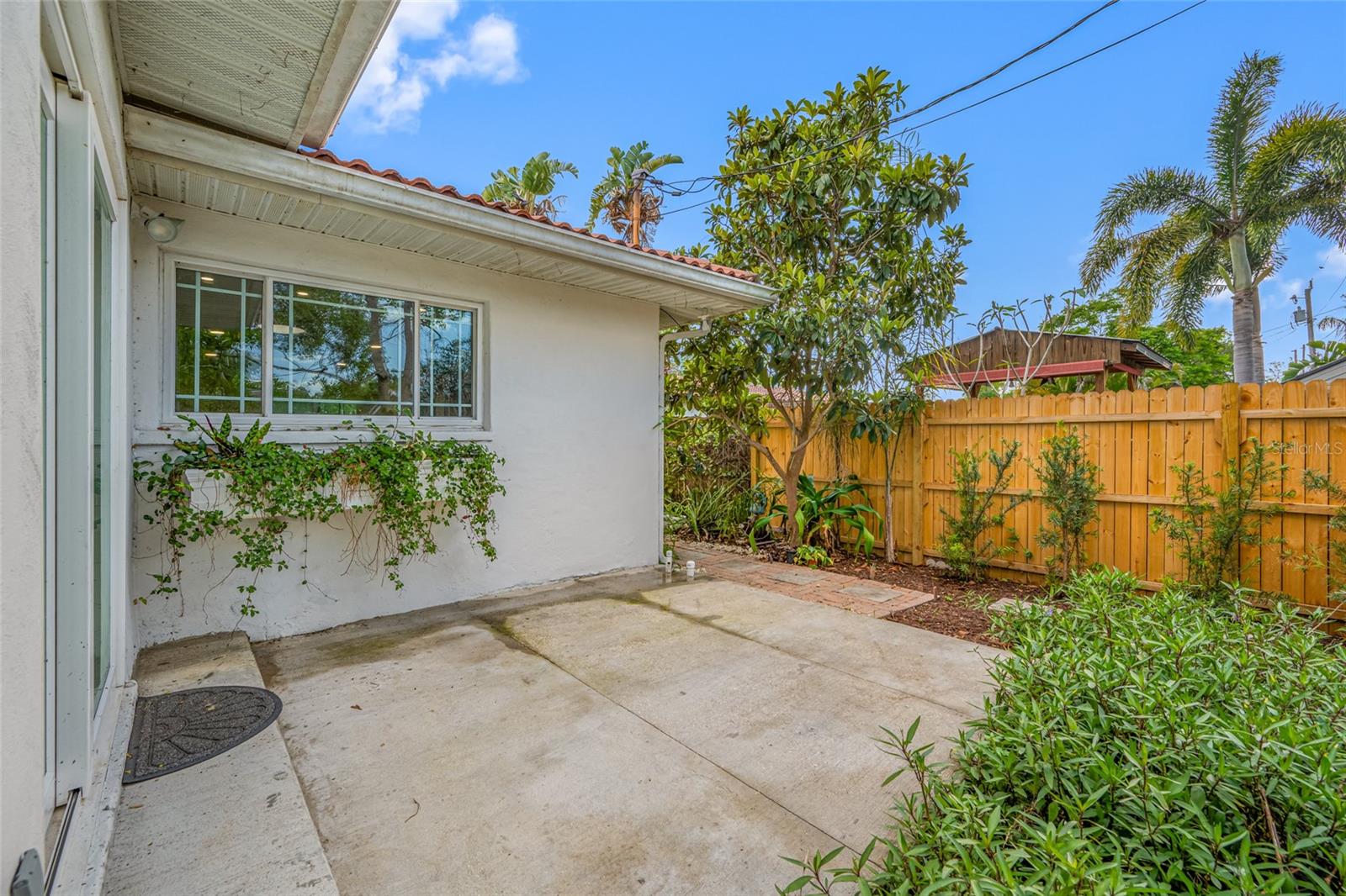 SUNSET LAKE MANOR - Residential