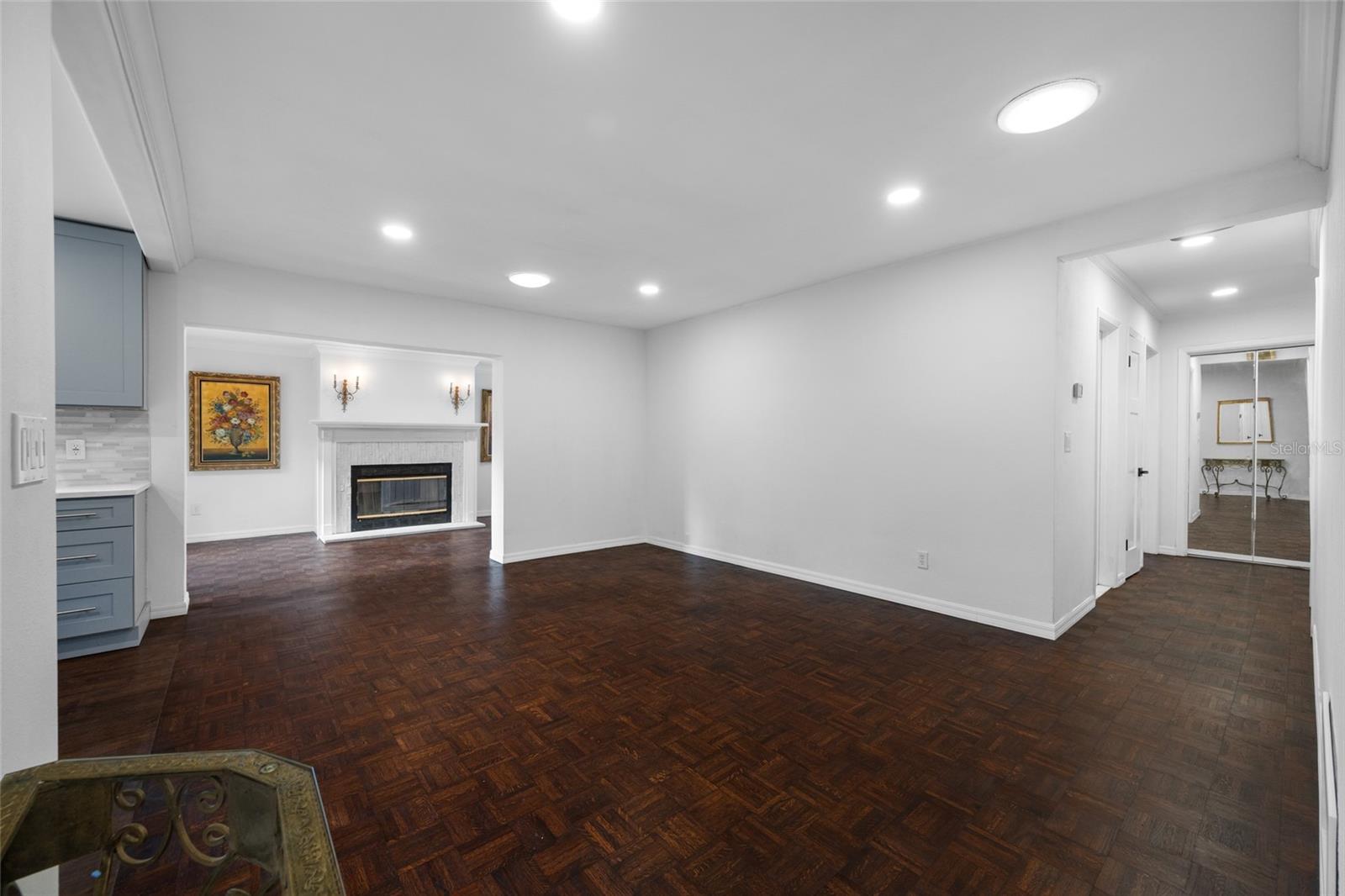 SUNSET LAKE MANOR - Residential