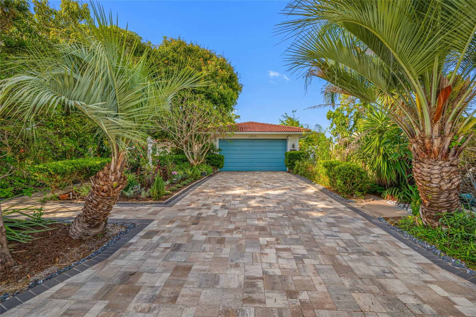 SUNSET LAKE MANOR - Residential