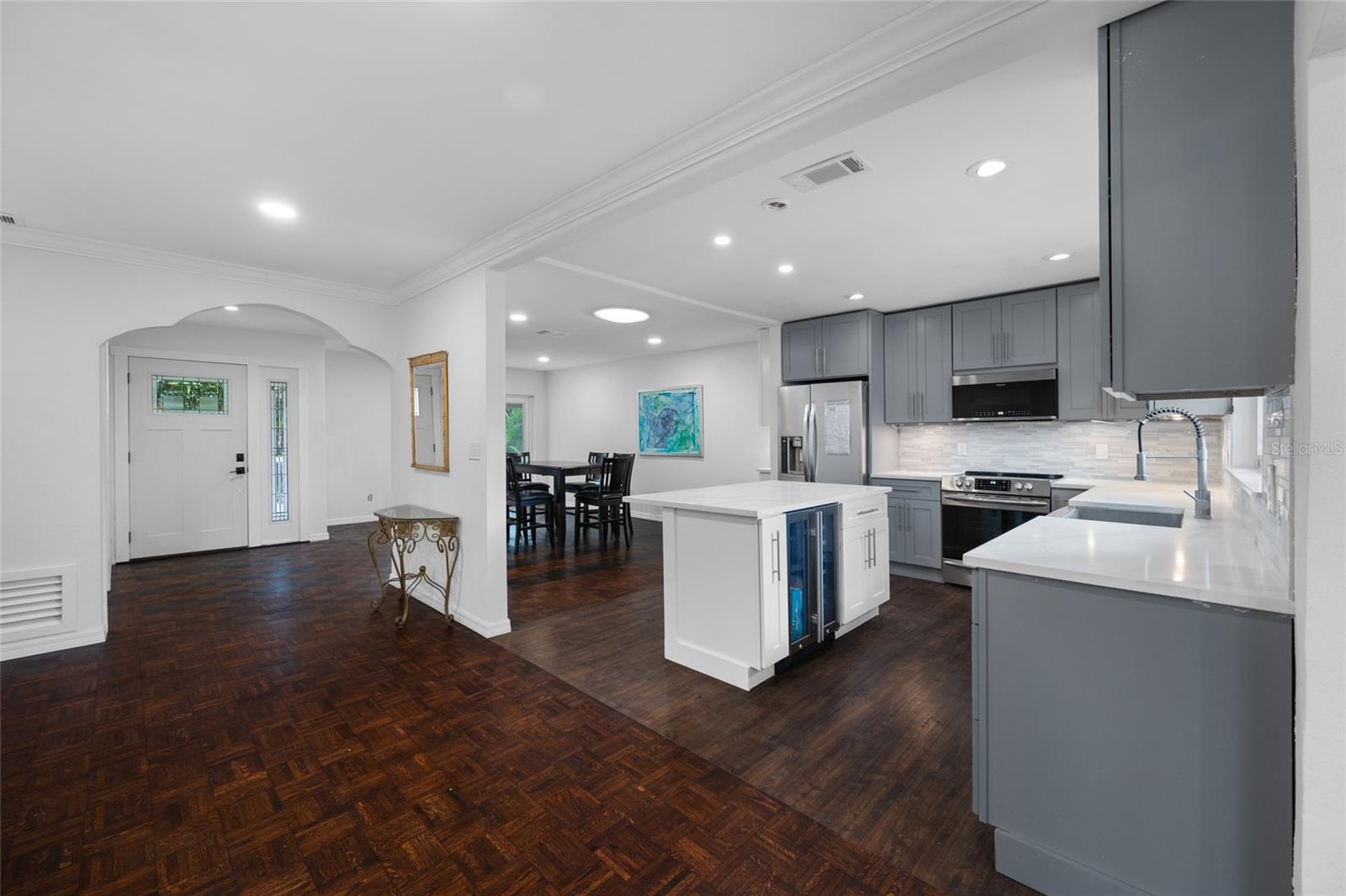 SUNSET LAKE MANOR - Residential