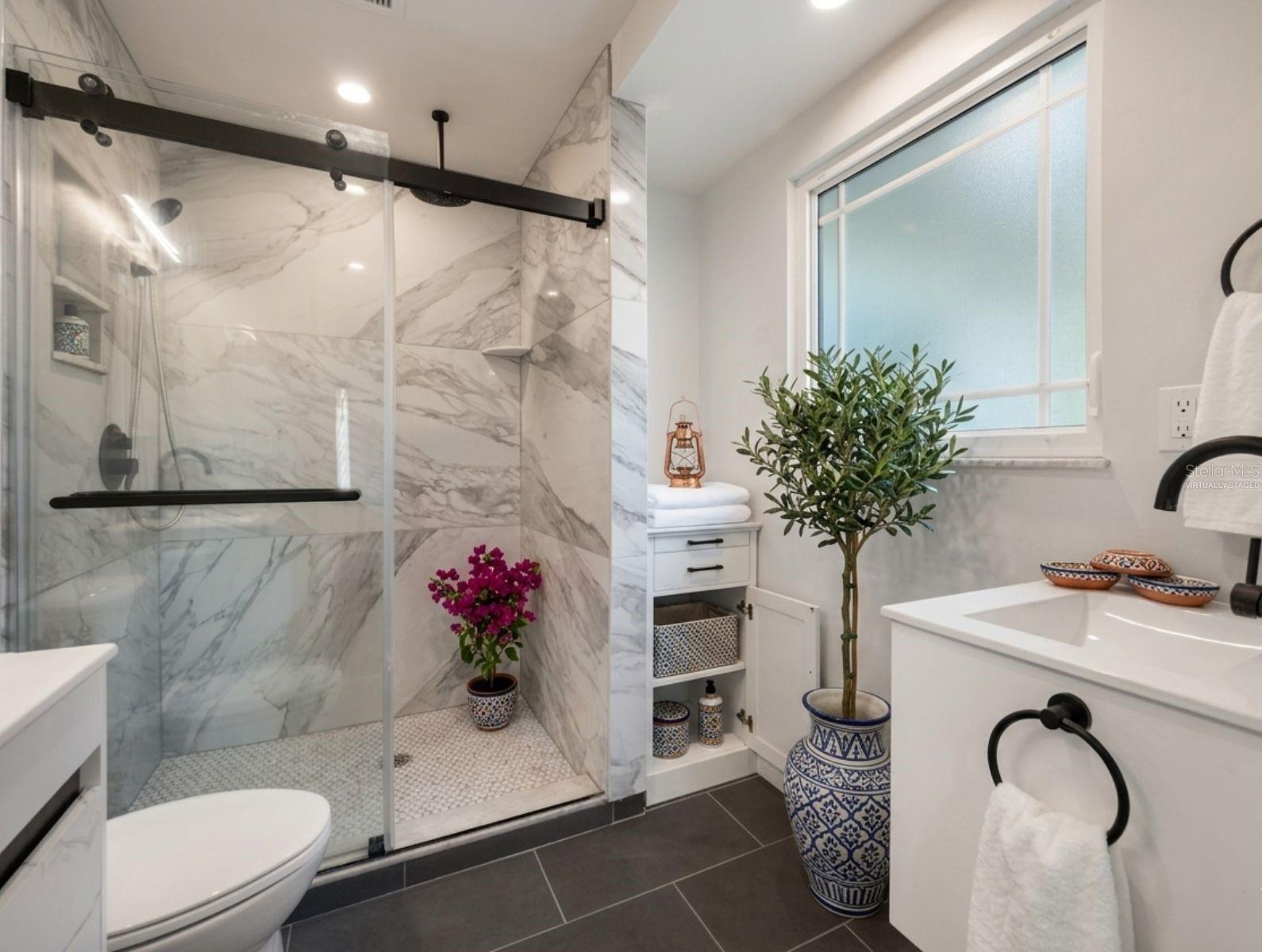 SUNSET LAKE MANOR - Residential