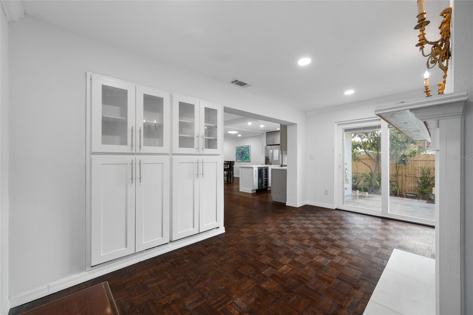 SUNSET LAKE MANOR - Residential