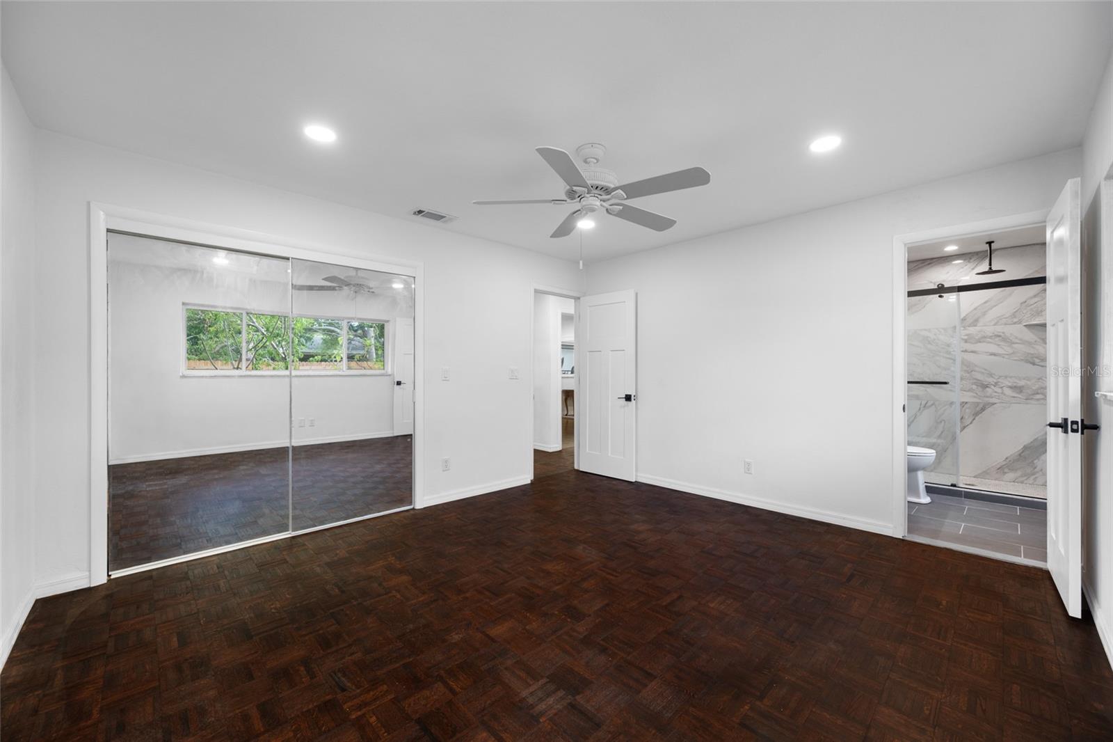 SUNSET LAKE MANOR - Residential