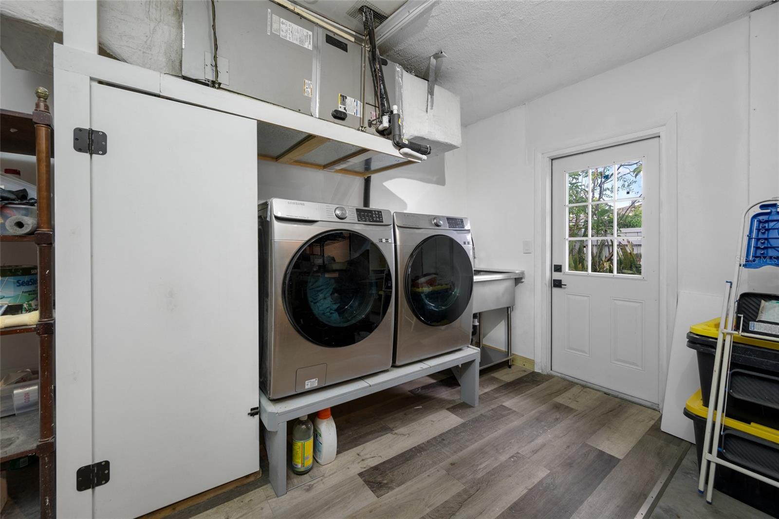 SUNSET LAKE MANOR - Residential