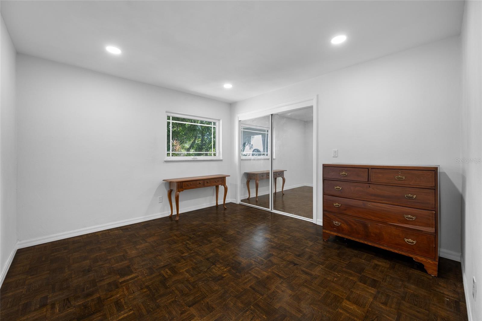 SUNSET LAKE MANOR - Residential