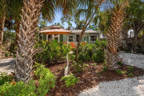 Photo of 8403 W Gulf Boulevard, Treasure Island, FL 33706 (MLS # TB8495205)
