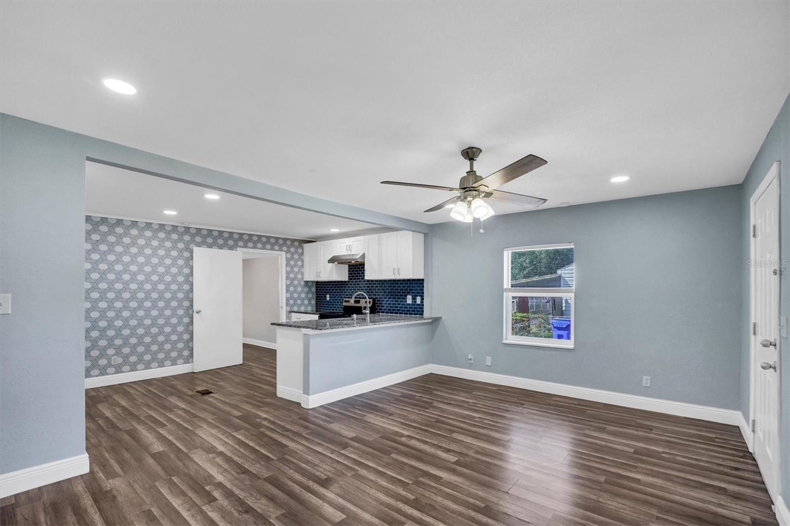 2014 W HICKORY STREET