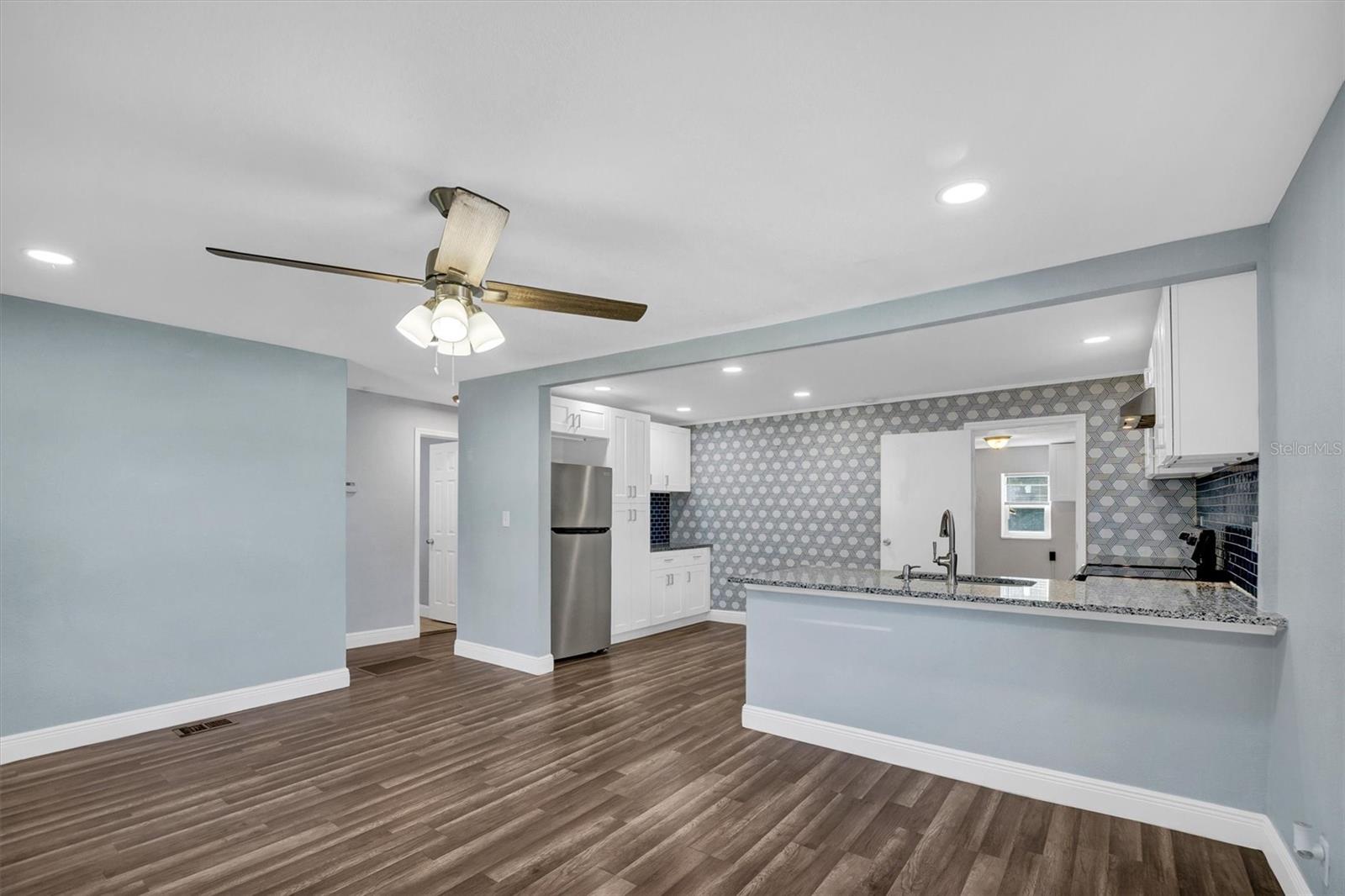 2014 W HICKORY STREET