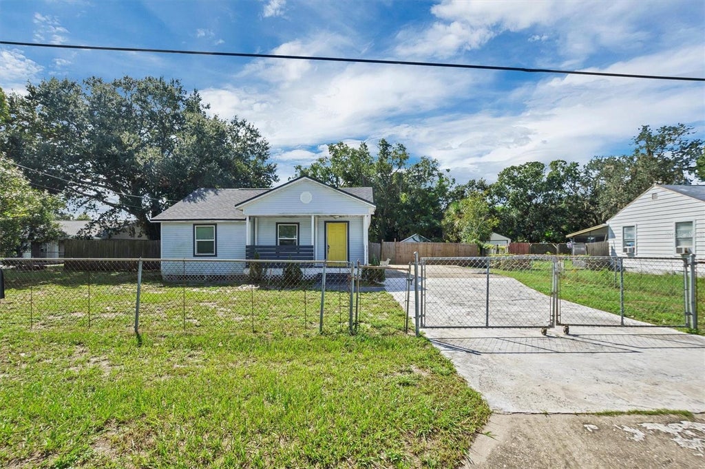 Photo of 2014 W Hickory Street, Lakeland, FL 33815 (MLS # O6450002)