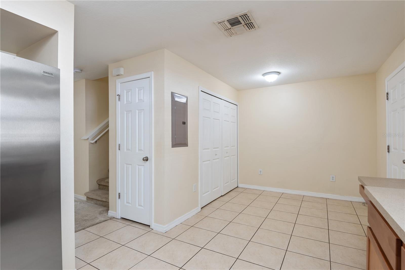 OAKS AT RIVERVIEW - Residential Lease